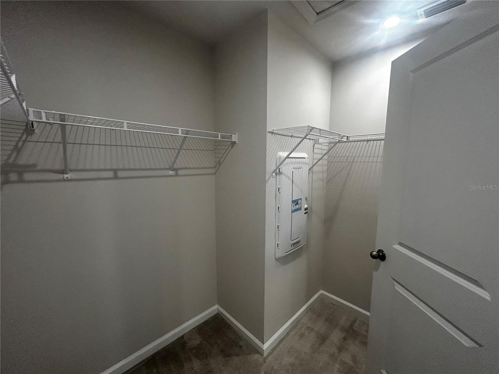 AVALON WOODS PH II - Residential Lease