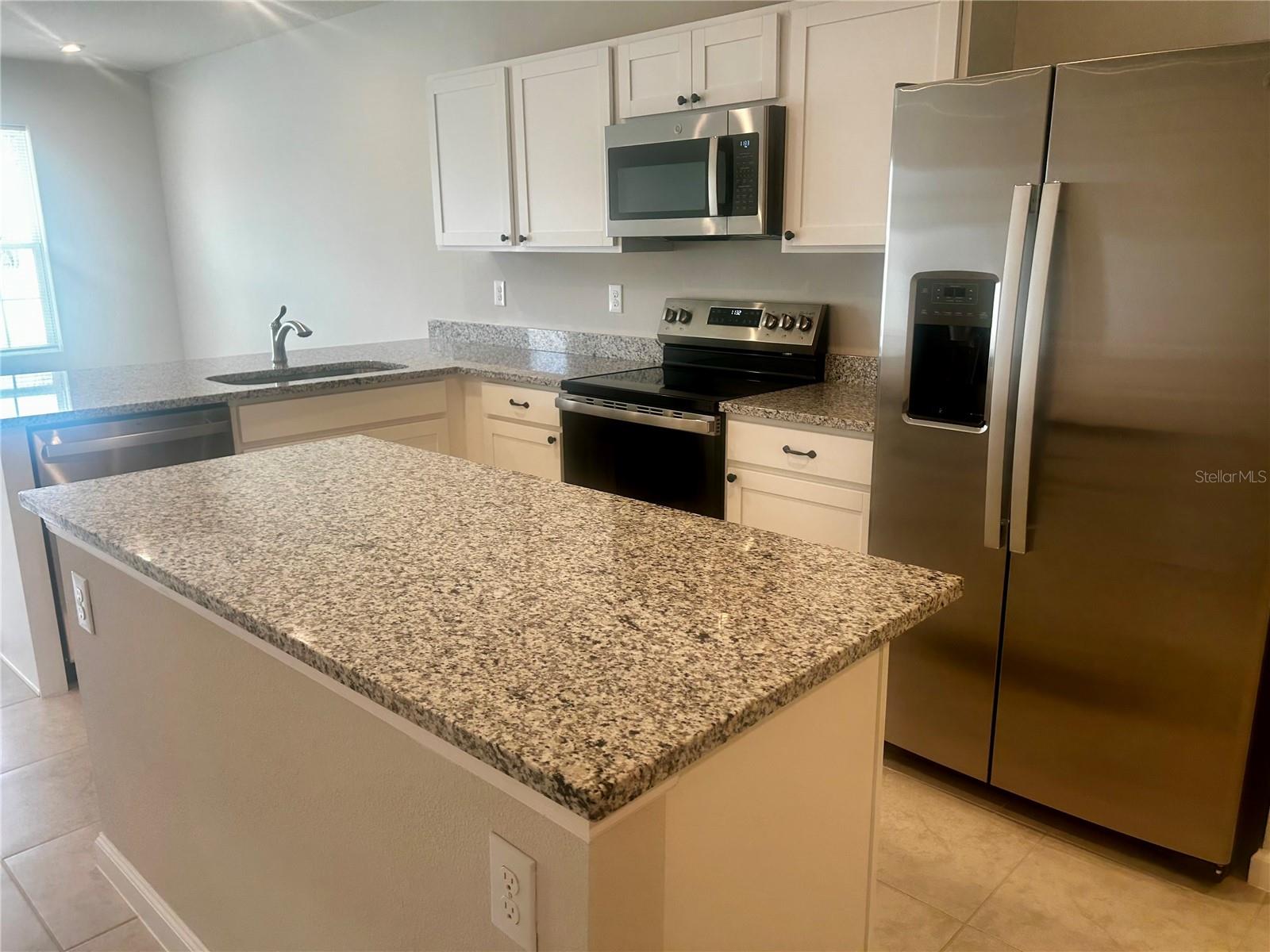 AVALON WOODS PH II - Residential Lease