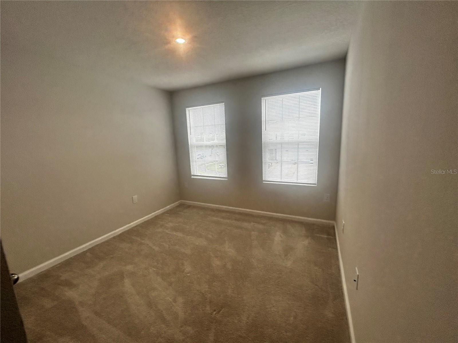 AVALON WOODS PH II - Residential Lease