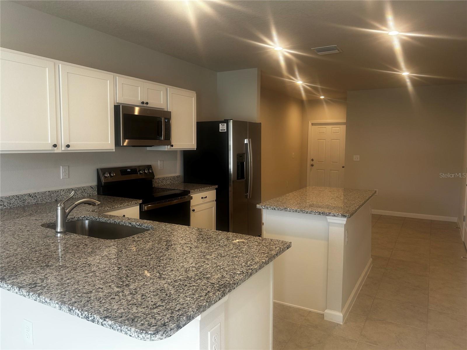 AVALON WOODS PH II - Residential Lease