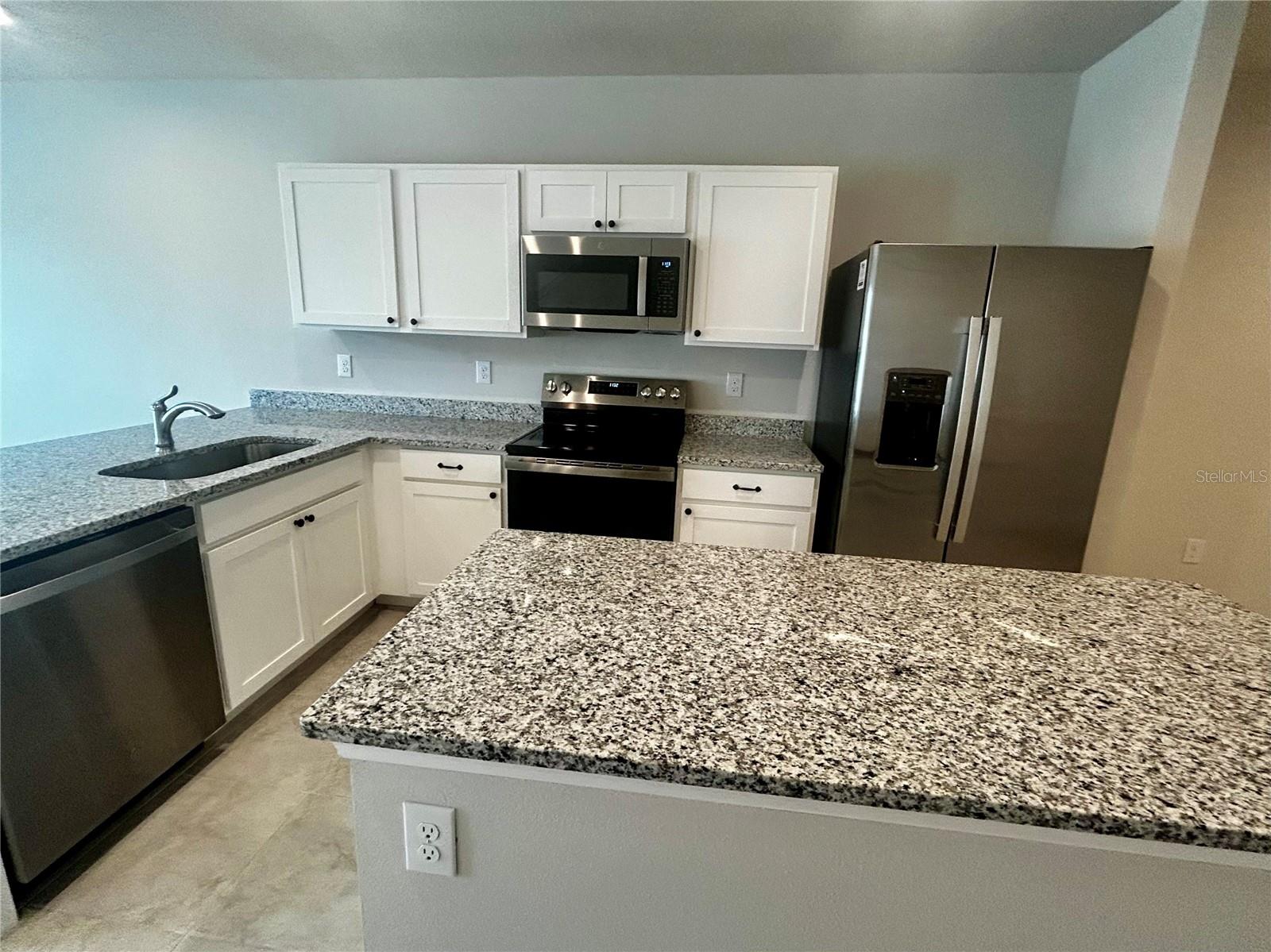 AVALON WOODS PH II - Residential Lease
