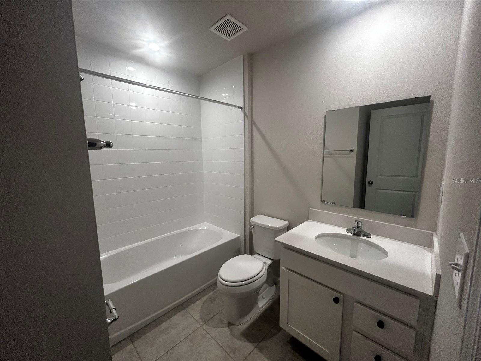 AVALON WOODS PH II - Residential Lease