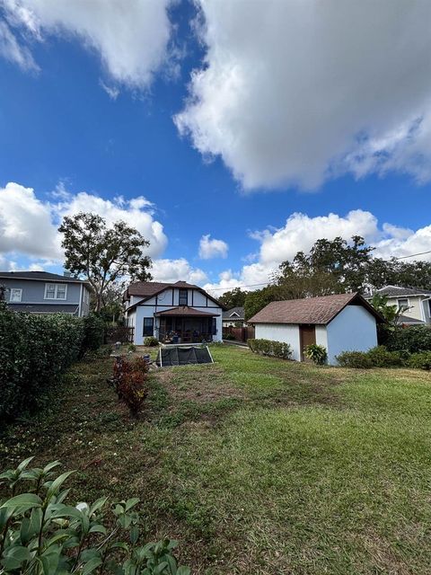 A home in LAKELAND