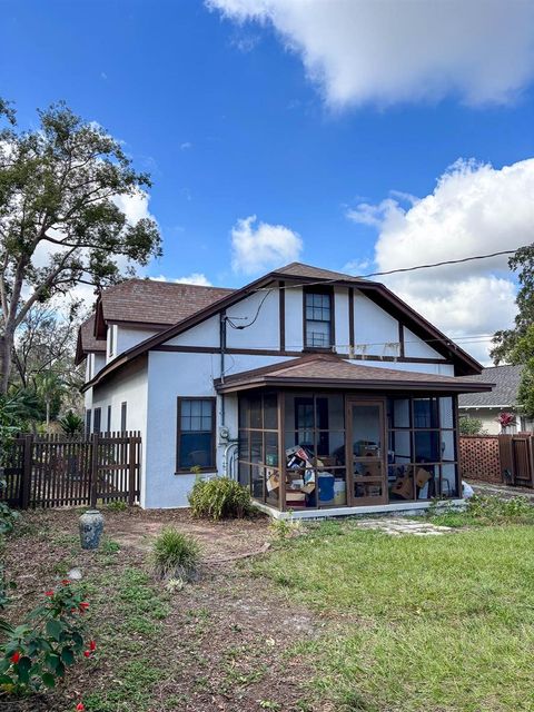 A home in LAKELAND