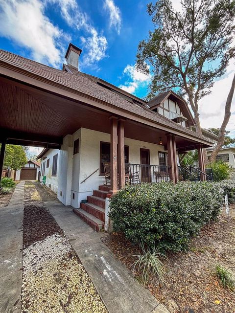 A home in LAKELAND