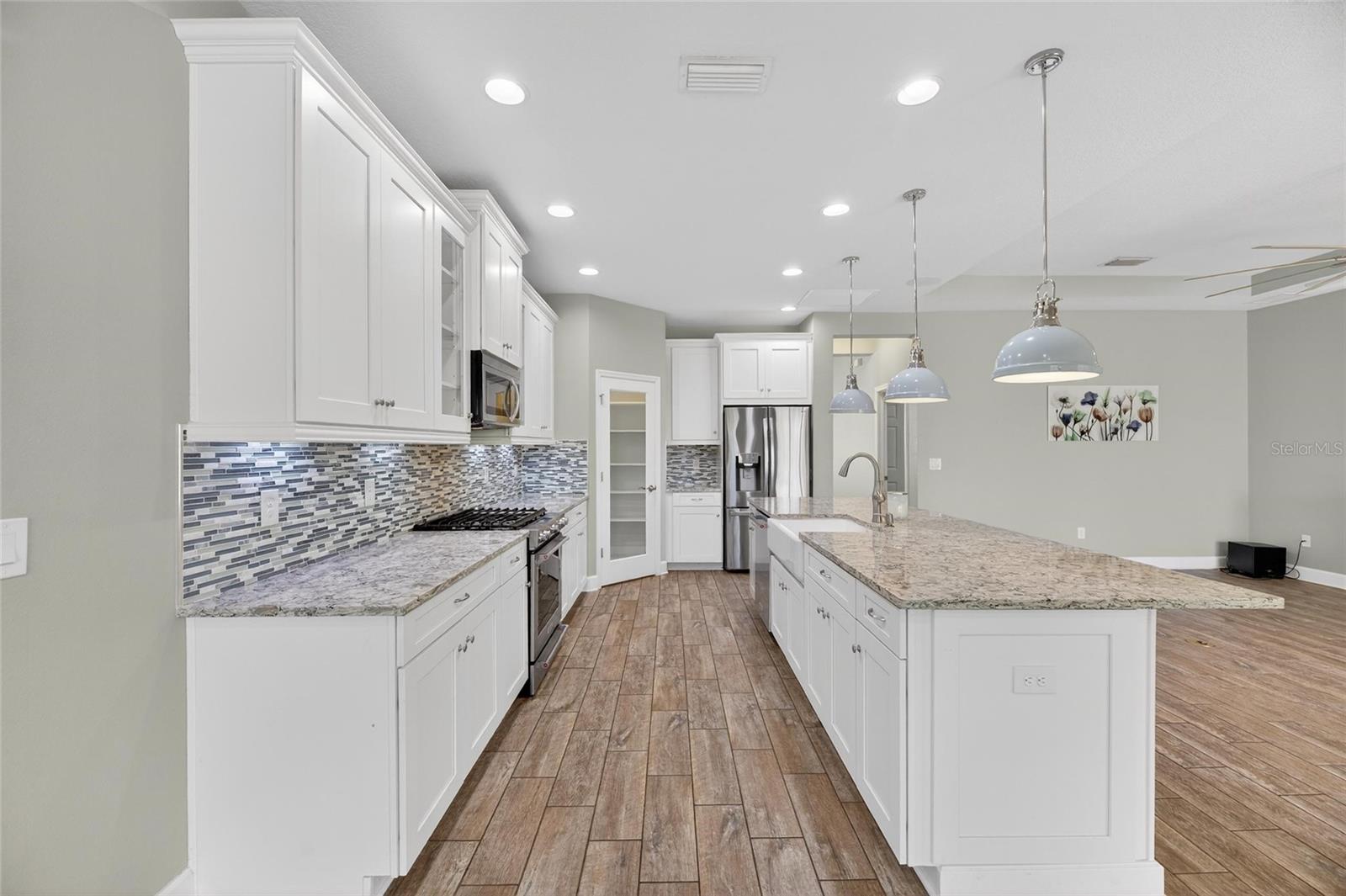 ADMIRAL POINTE AT MIRA BAY - Residential