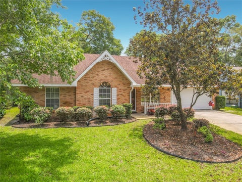 Photo of 405 Secluded Oaks Trail, Deland, FL 32724 (MLS # O6406994)