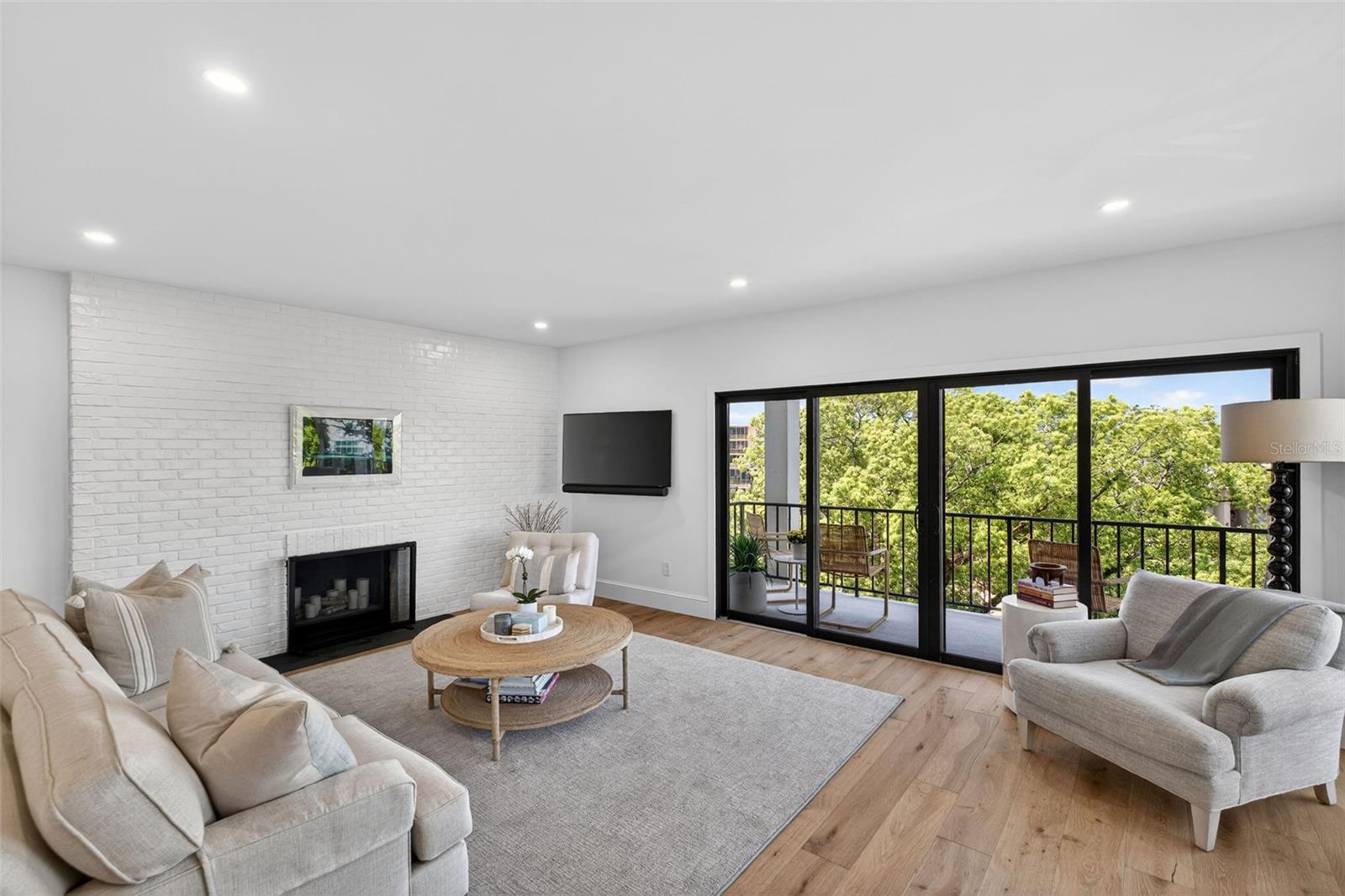 106 S INTERLACHEN AVENUE 518