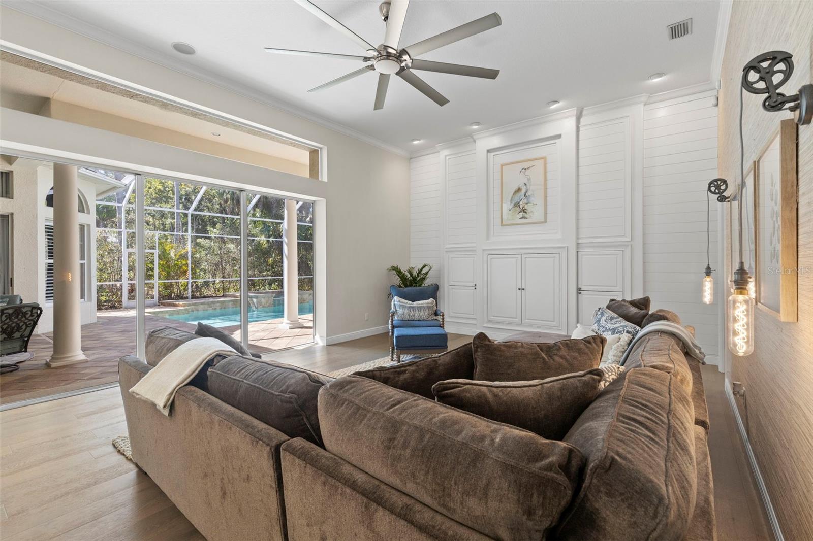 TAMPA PALMS - Residential