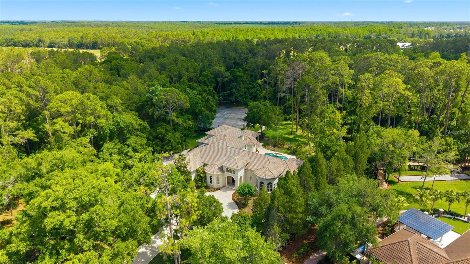 18901 LAKES EDGE WAY