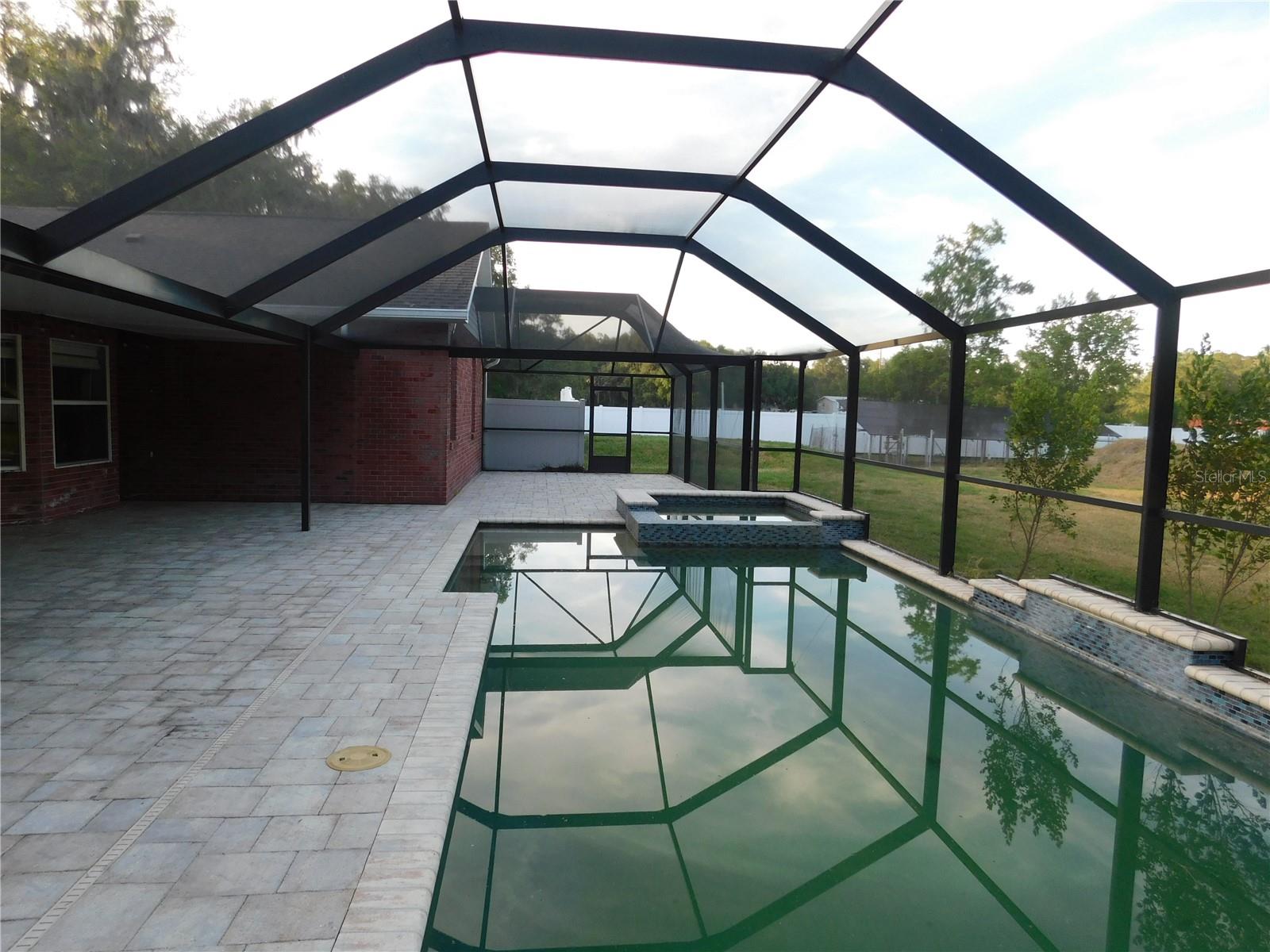 SCANLON COUNTRY ESTATES - Residential