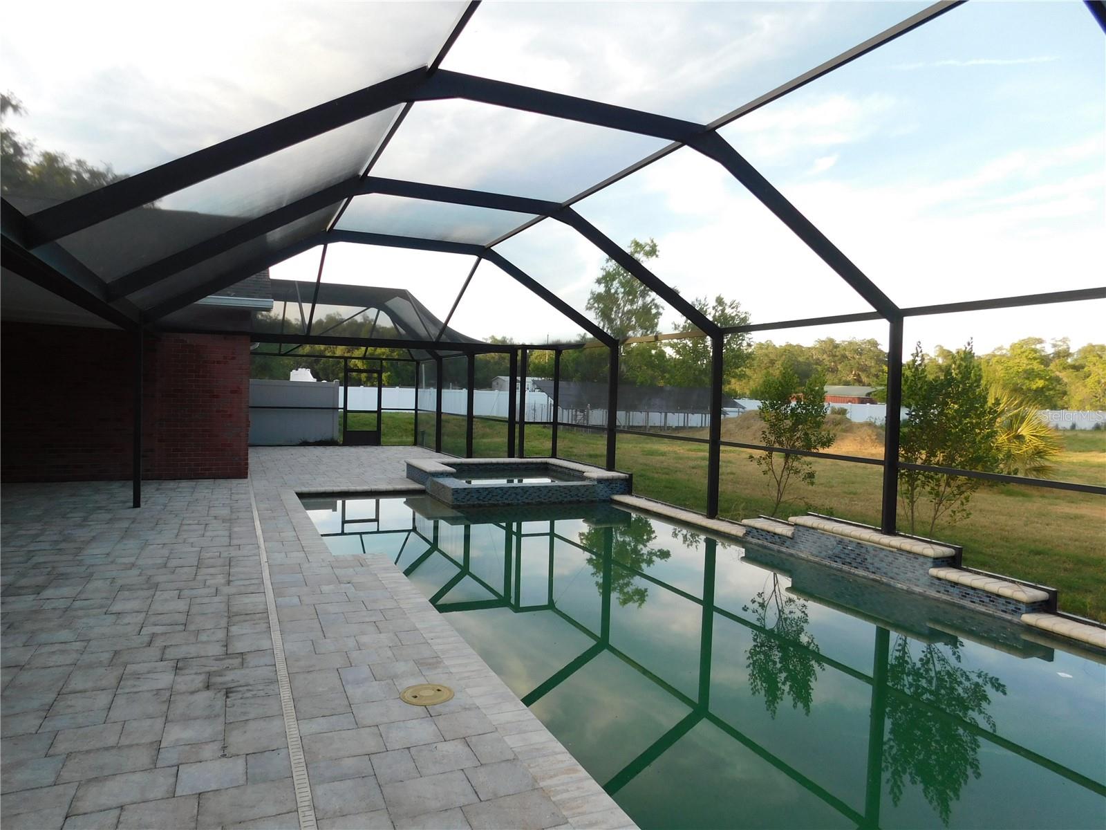 SCANLON COUNTRY ESTATES - Residential