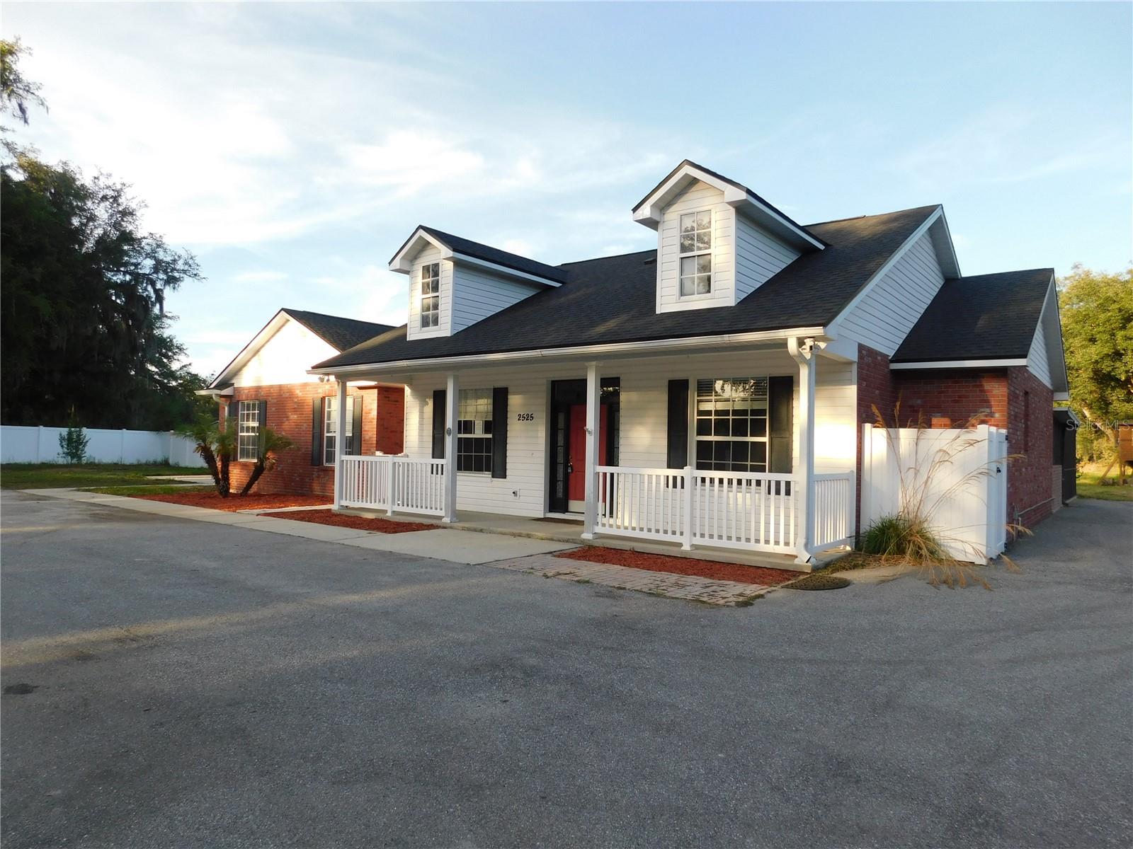 SCANLON COUNTRY ESTATES - Residential
