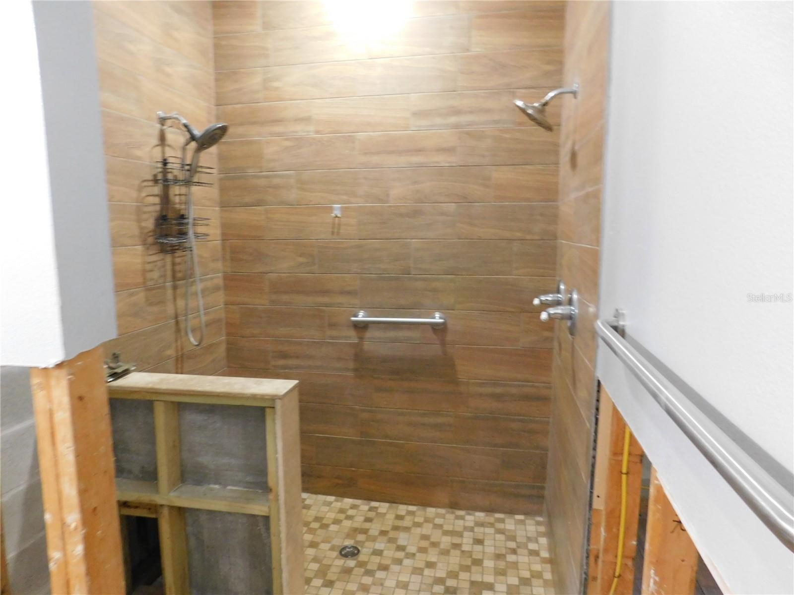 SCANLON COUNTRY ESTATES - Residential