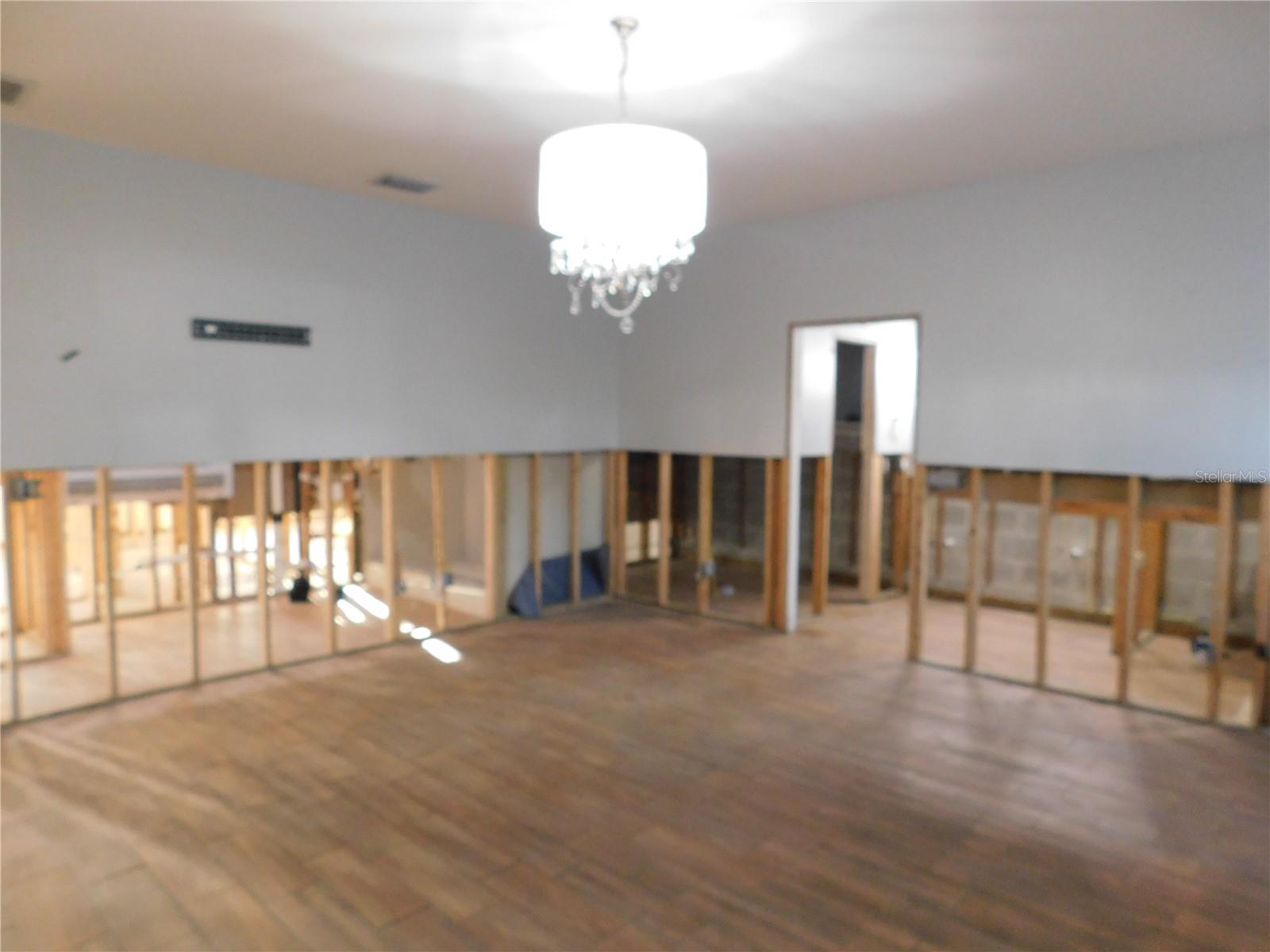 SCANLON COUNTRY ESTATES - Residential