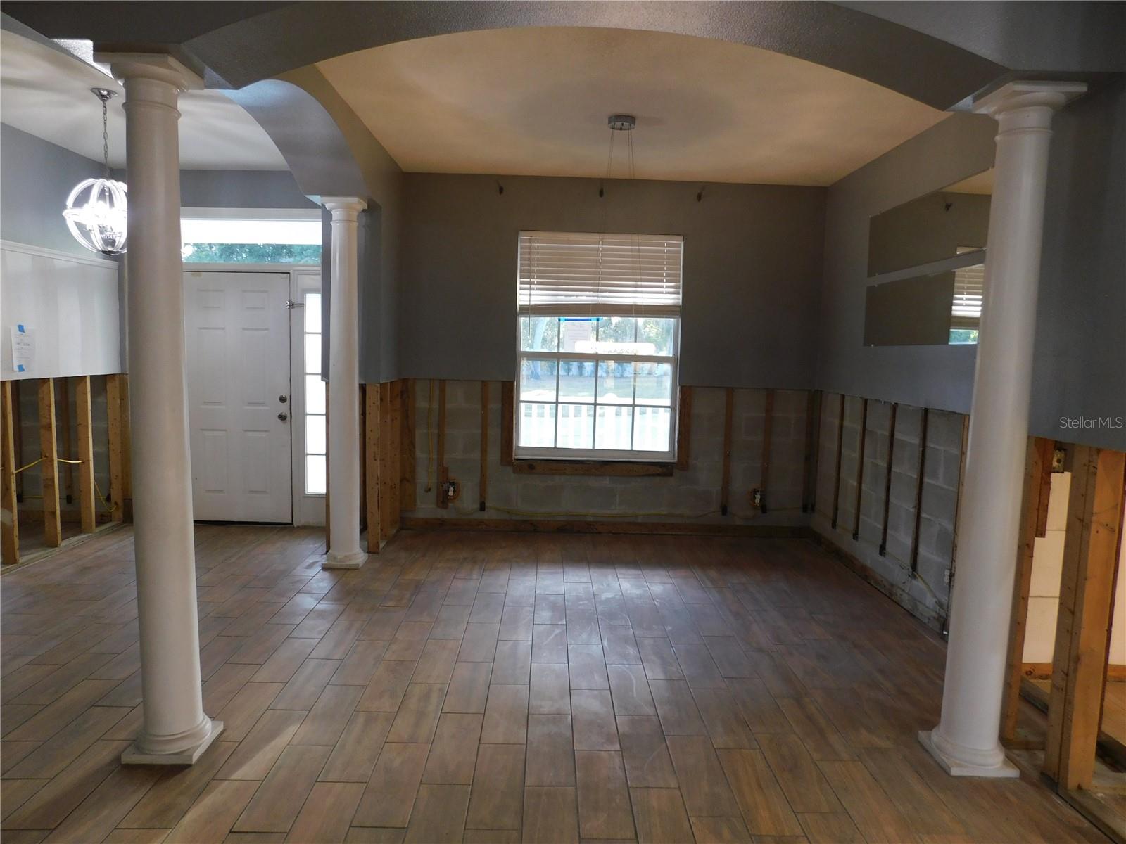 SCANLON COUNTRY ESTATES - Residential