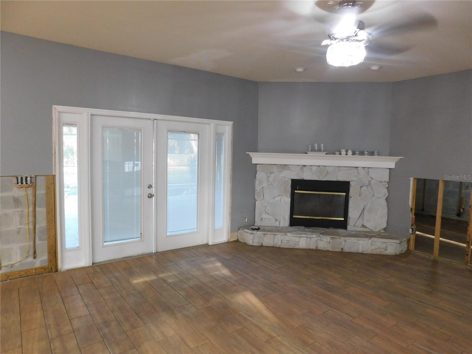 SCANLON COUNTRY ESTATES - Residential