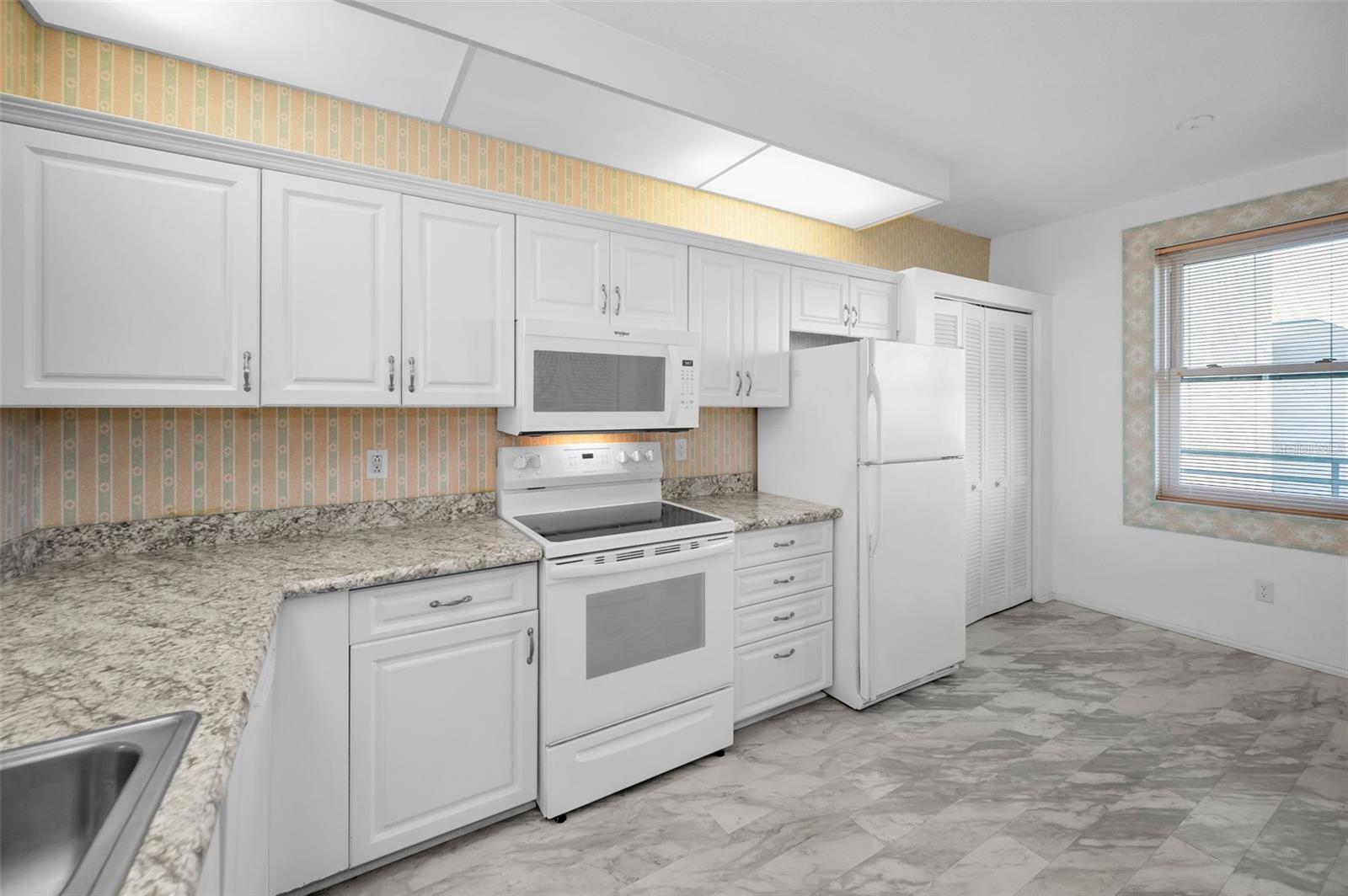 HARBOURSIDE CONDO - Residential