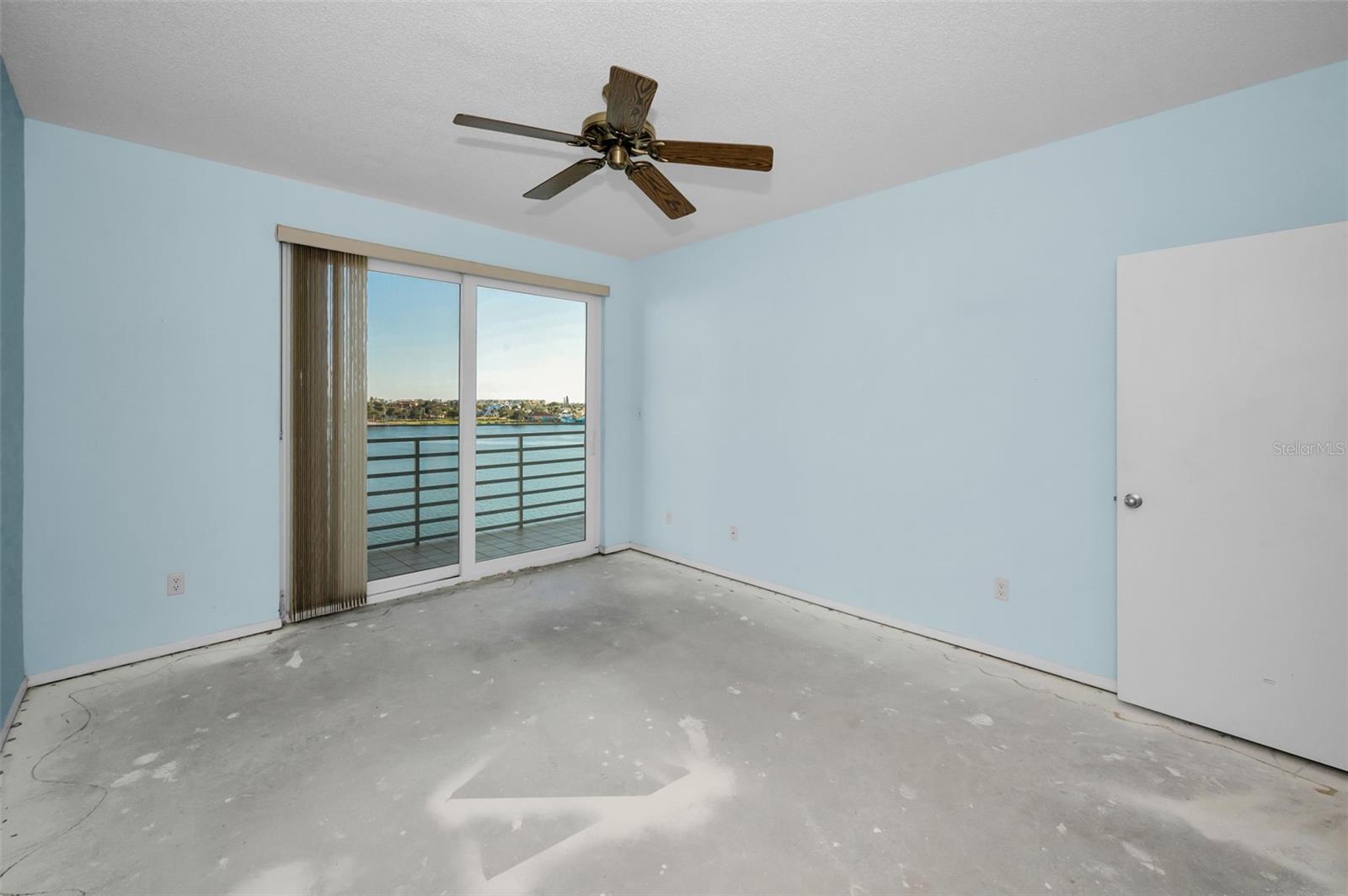 HARBOURSIDE CONDO - Residential