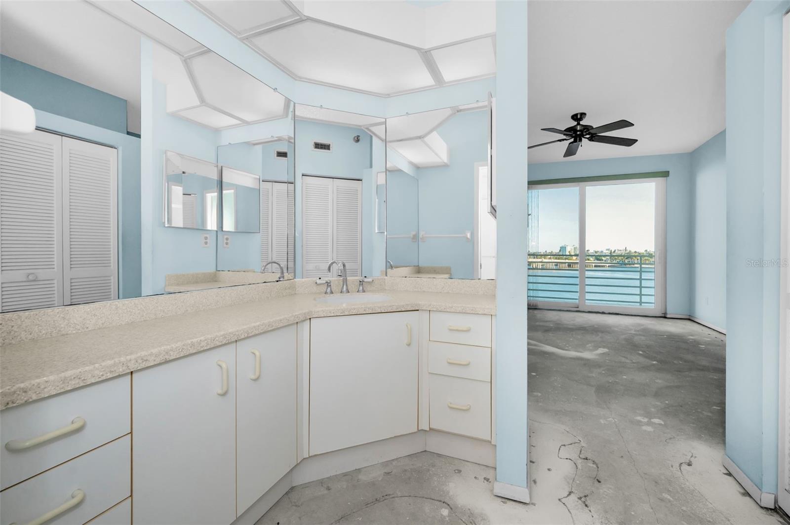 HARBOURSIDE CONDO - Residential