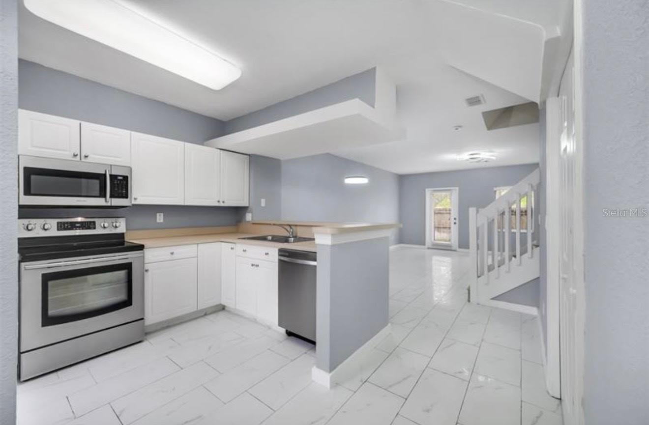 MANHATTAN-HUMPHREY TWNHMS U - Residential Lease