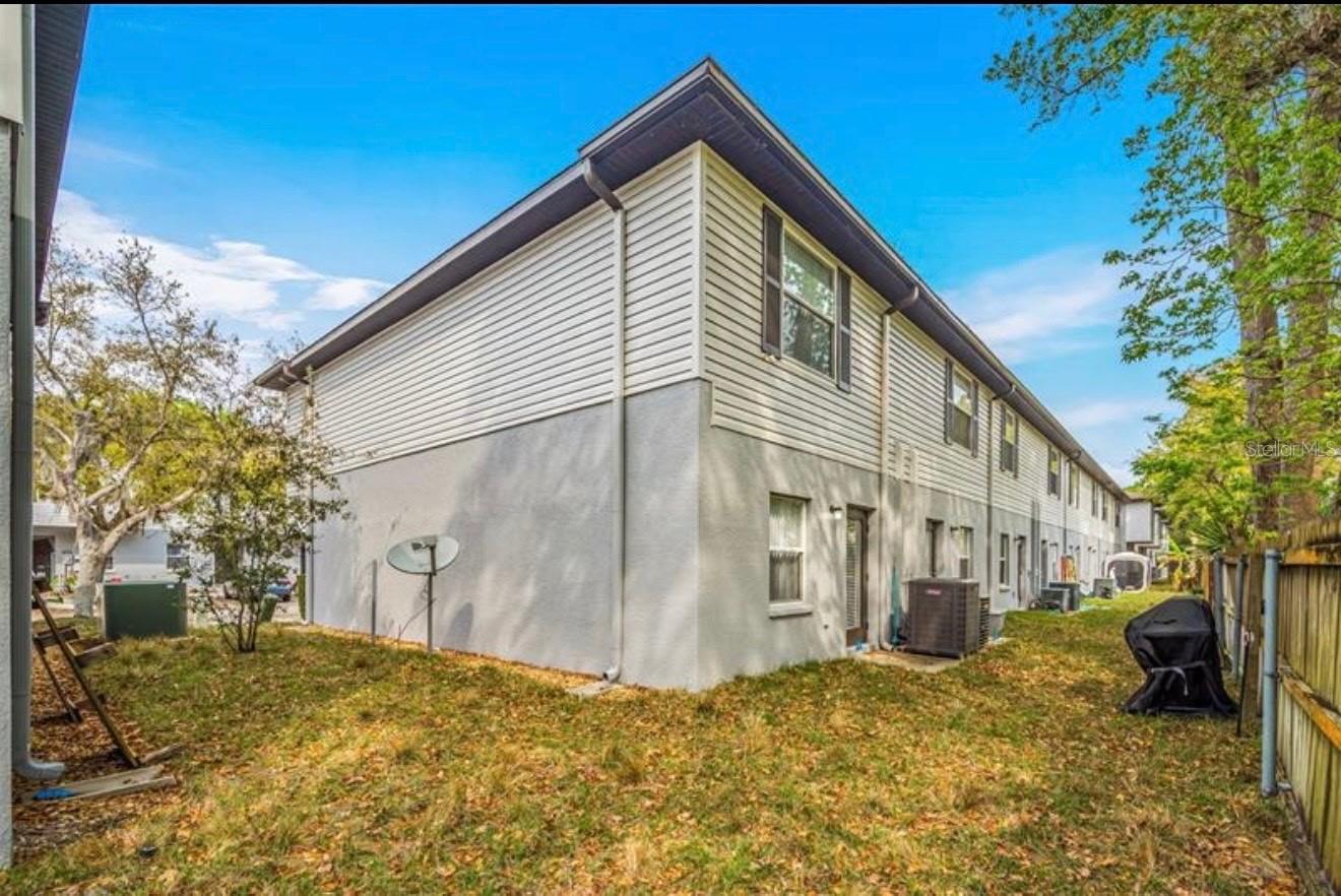 MANHATTAN-HUMPHREY TWNHMS U - Residential Lease