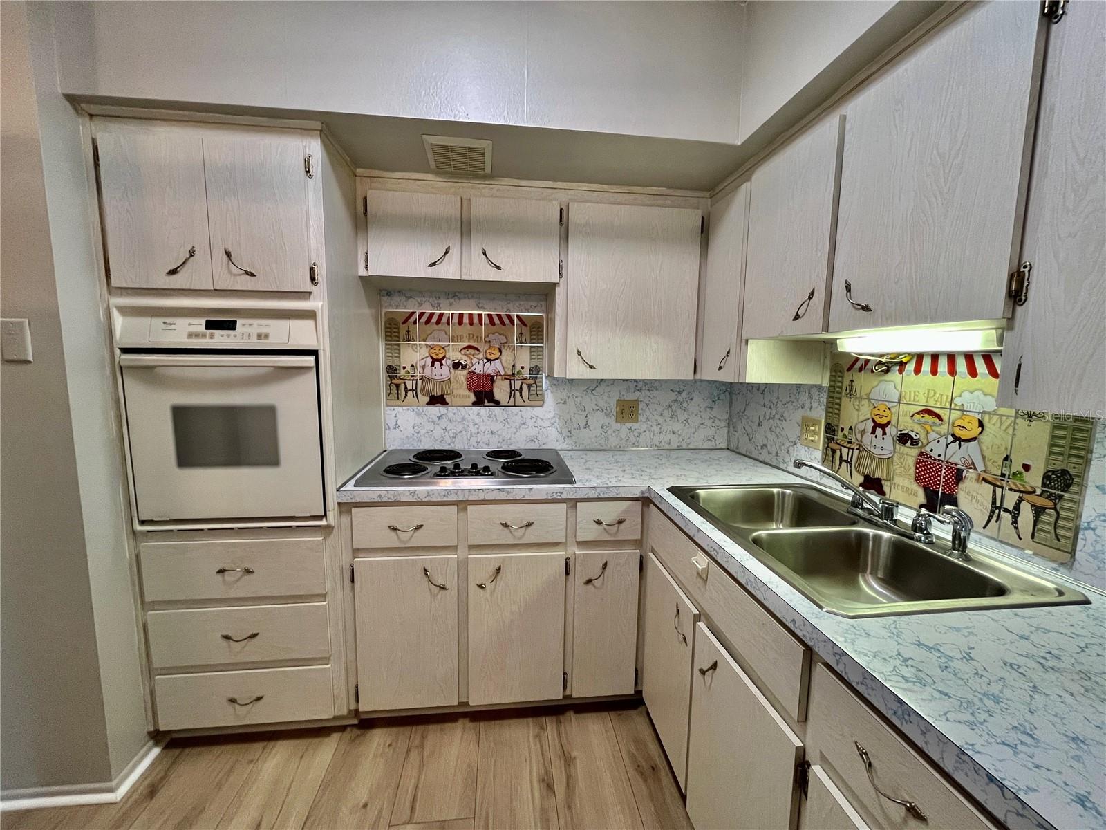 ON TOP OF THE WORLD - Residential