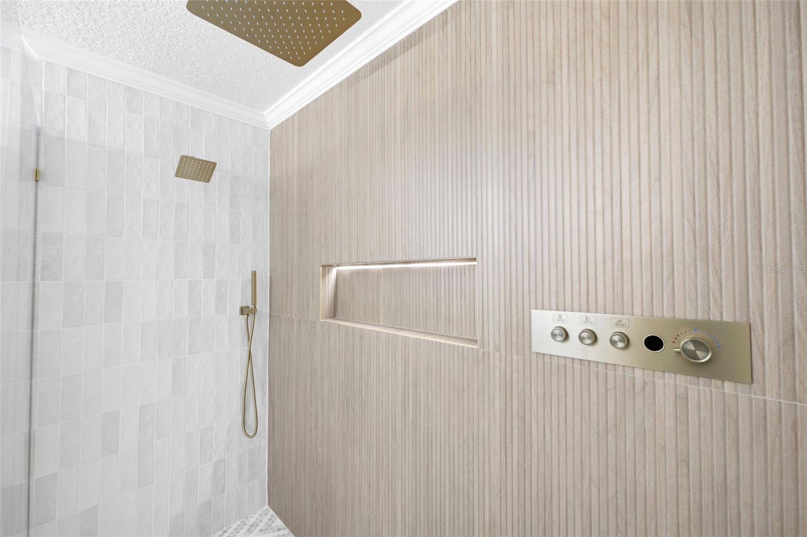 GULF HARBORS WOODLANDS - Residential