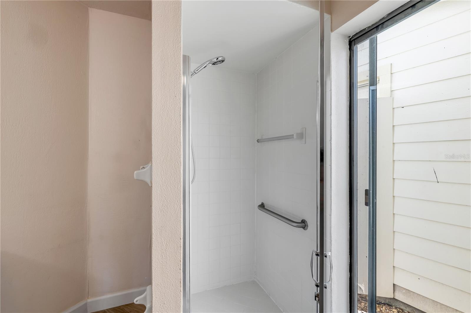 HAWKS LANDING AT PELICAN BAY CONDO PH 01-06 AMD 01 - Residential