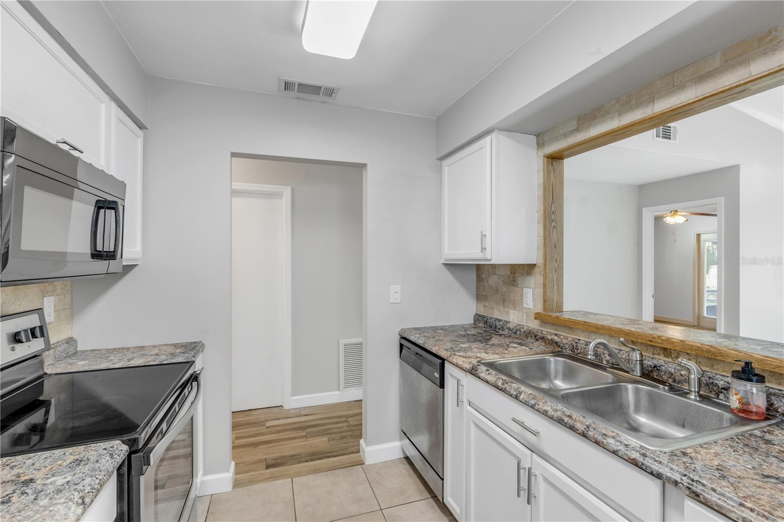 HAWKS LANDING AT PELICAN BAY CONDO PH 01-06 AMD 01 - Residential