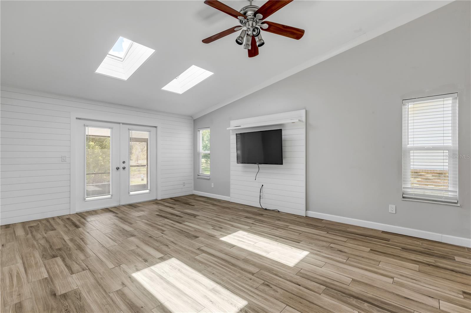 HAWKS LANDING AT PELICAN BAY CONDO PH 01-06 AMD 01 - Residential