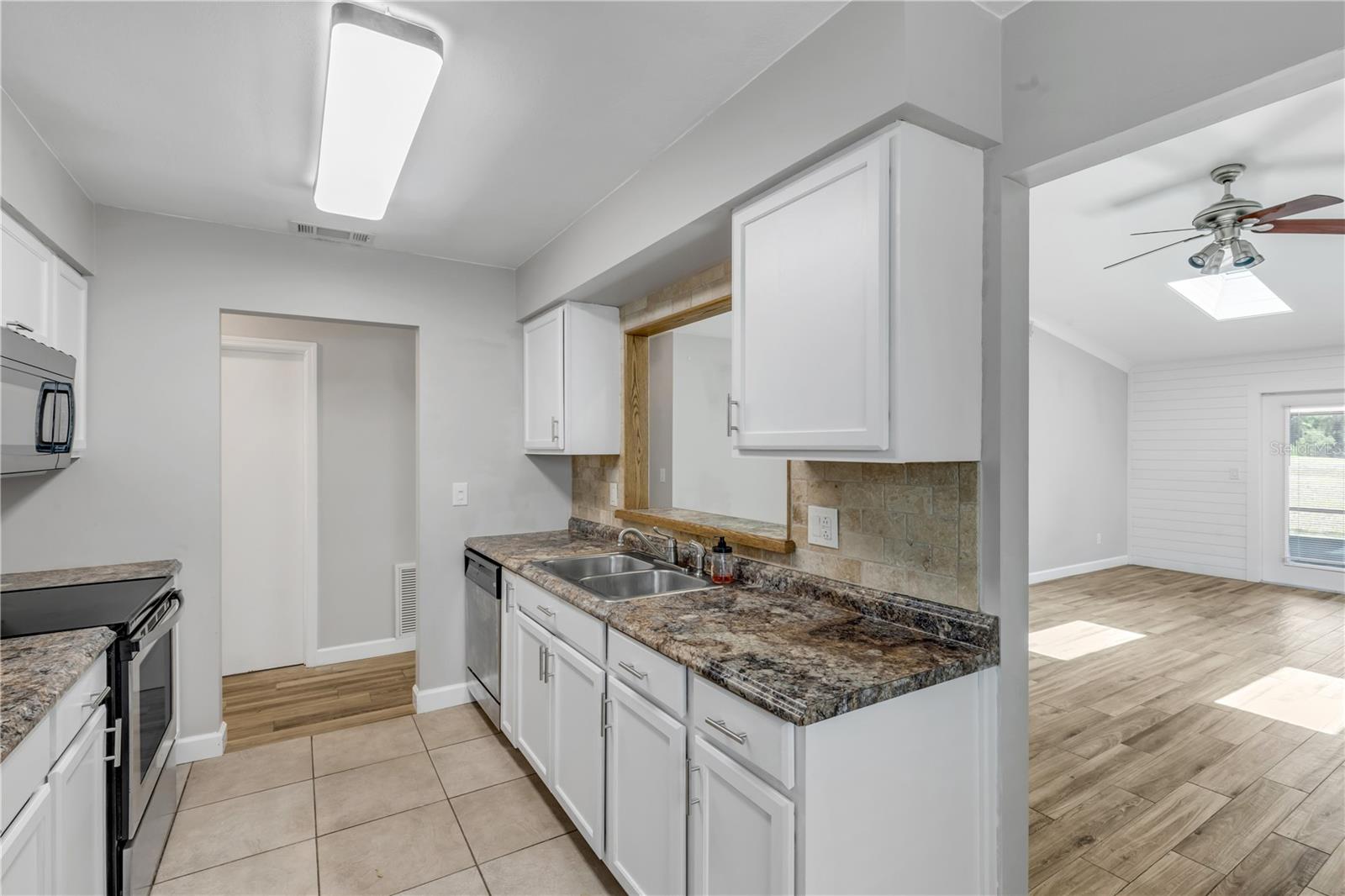 HAWKS LANDING AT PELICAN BAY CONDO PH 01-06 AMD 01 - Residential