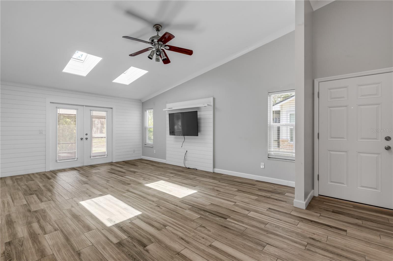 HAWKS LANDING AT PELICAN BAY CONDO PH 01-06 AMD 01 - Residential