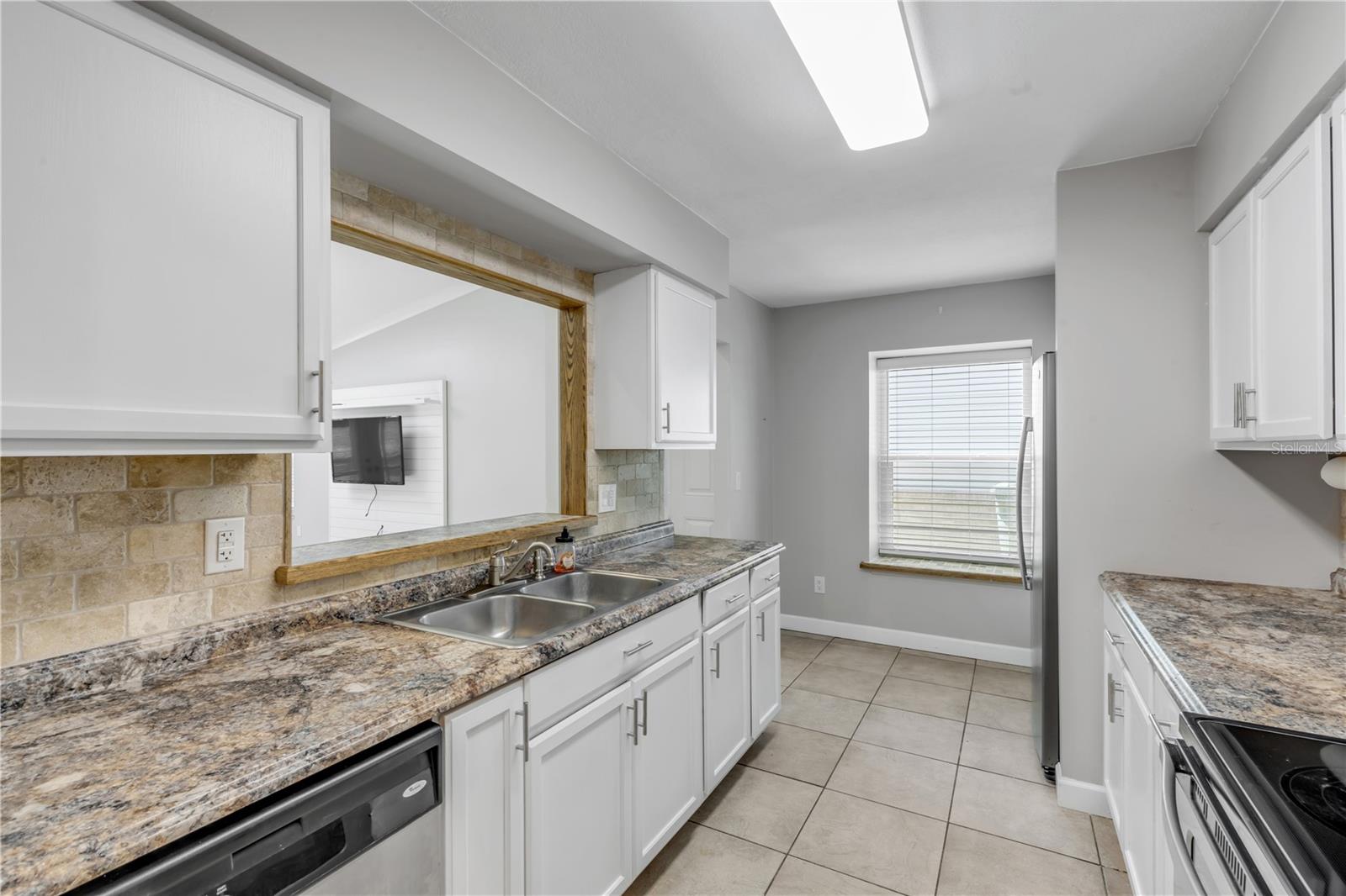 HAWKS LANDING AT PELICAN BAY CONDO PH 01-06 AMD 01 - Residential