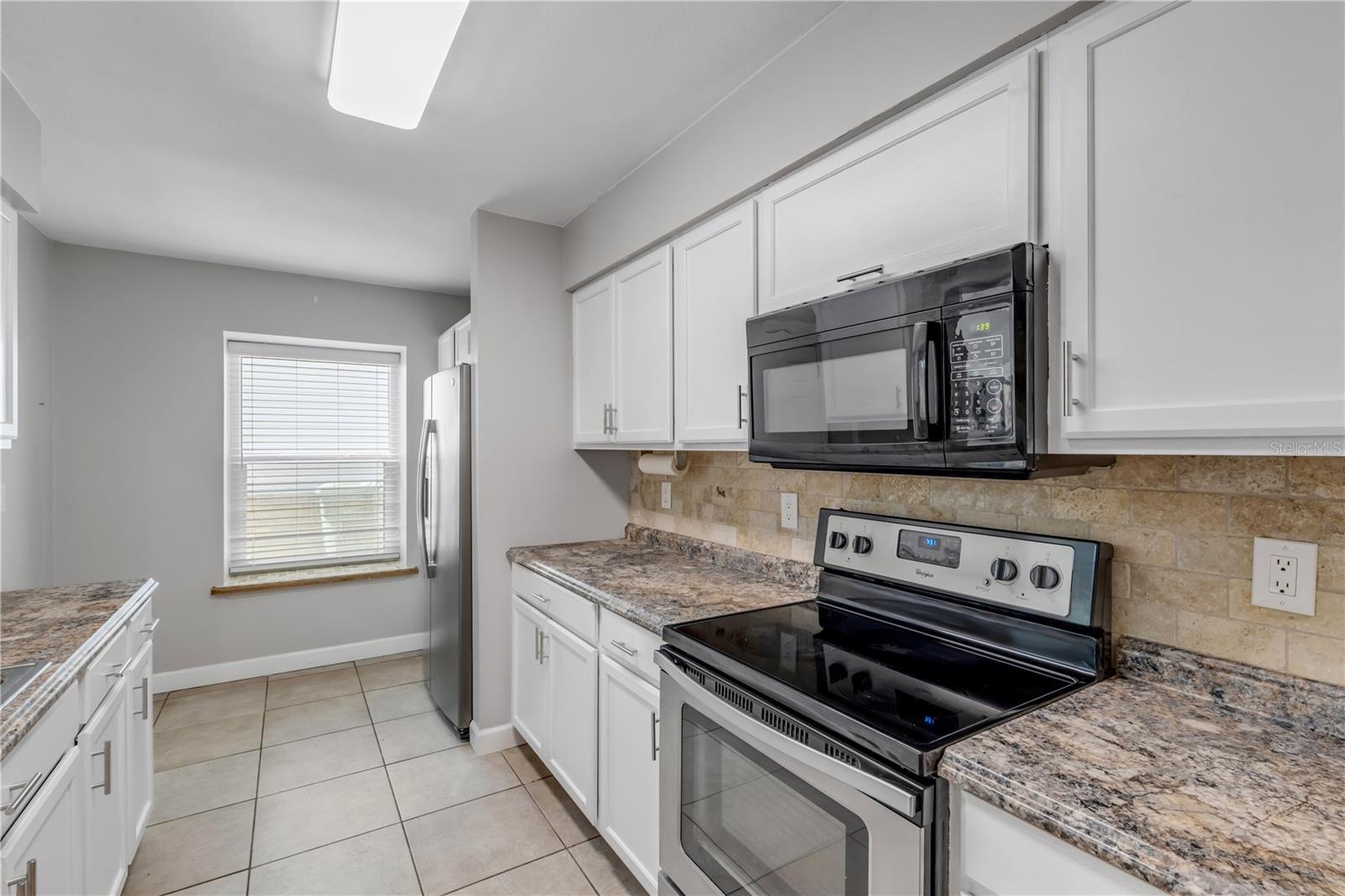 HAWKS LANDING AT PELICAN BAY CONDO PH 01-06 AMD 01 - Residential