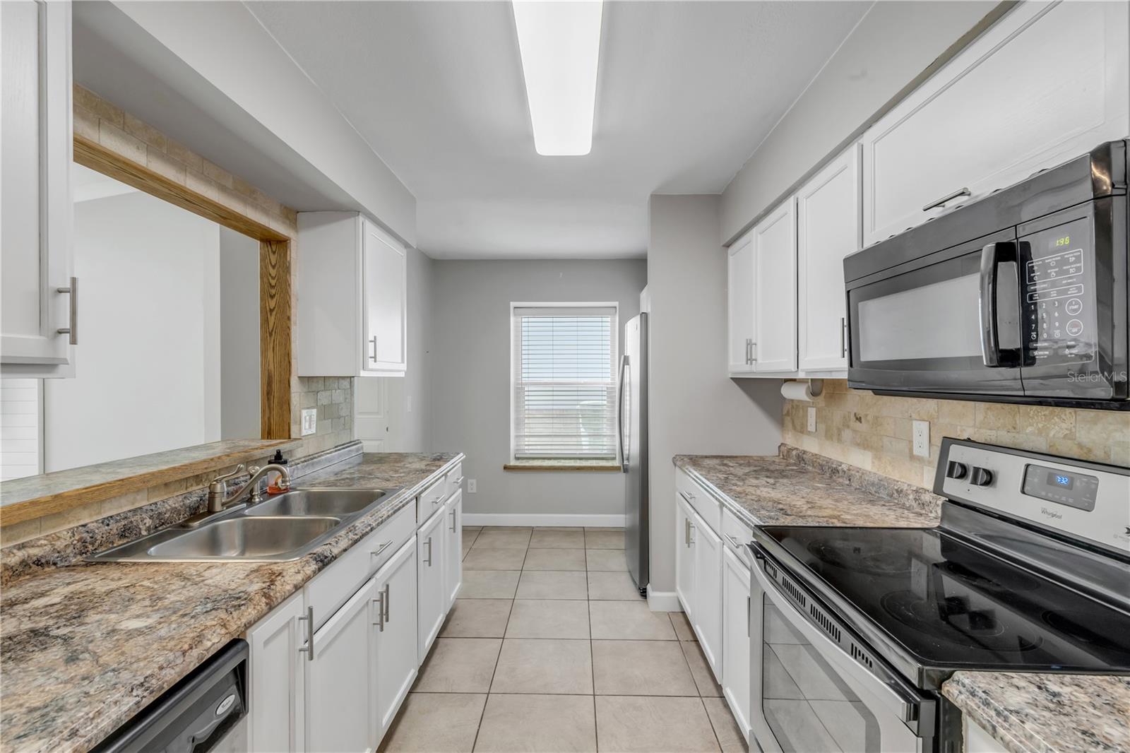 HAWKS LANDING AT PELICAN BAY CONDO PH 01-06 AMD 01 - Residential