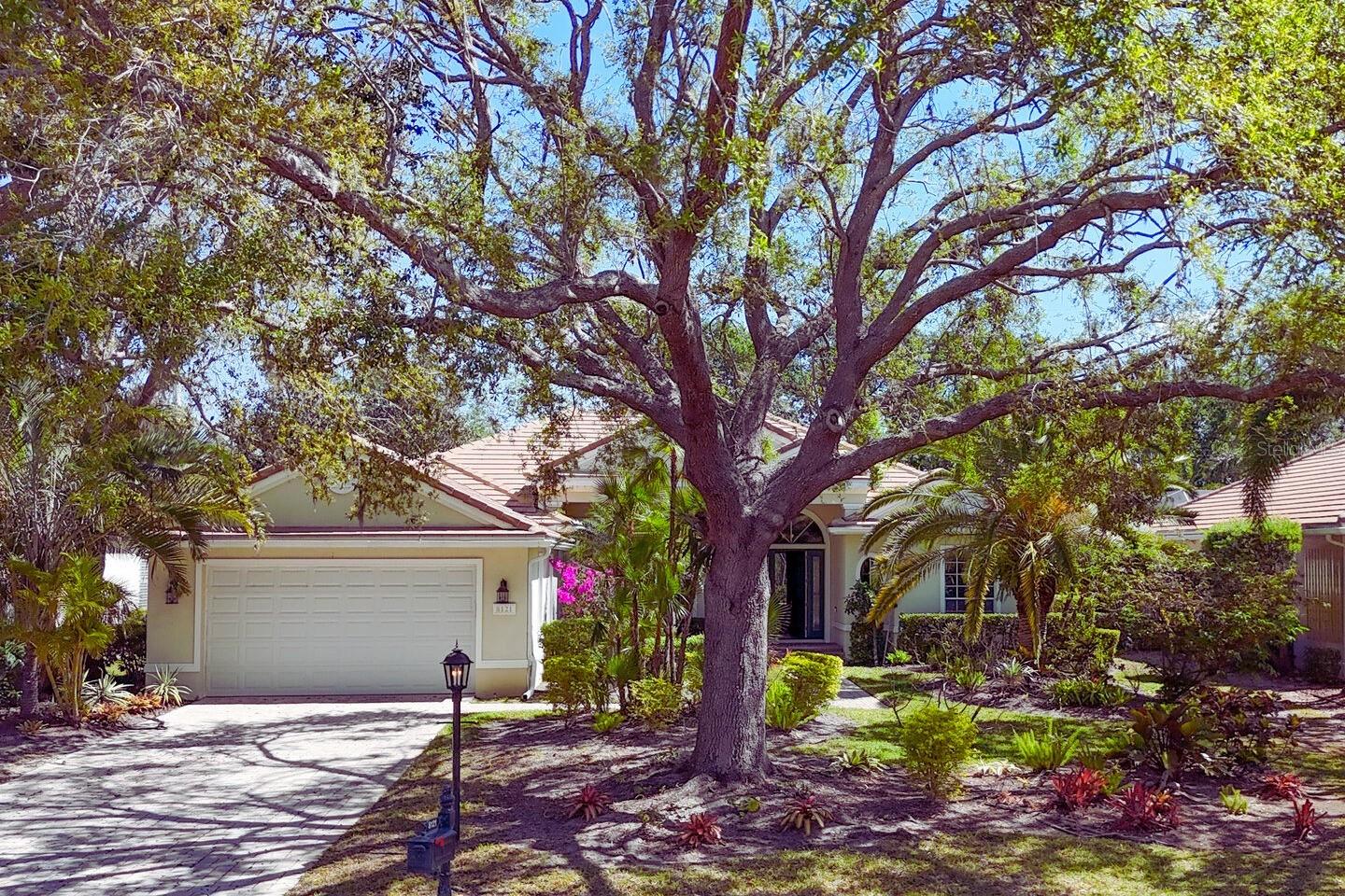 8121 COLLINGWOOD COURT