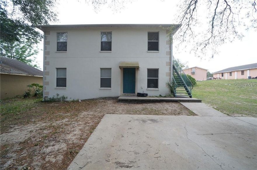 Beautiful 3 bed 2 bath home located in Tampa. This is a gorgeous home with an open concept kitchen. Tile flooring throughout. Three large bedrooms with plenty of closet spaces. Near to the Hard Rock casino, major highways, restaurants and much more.