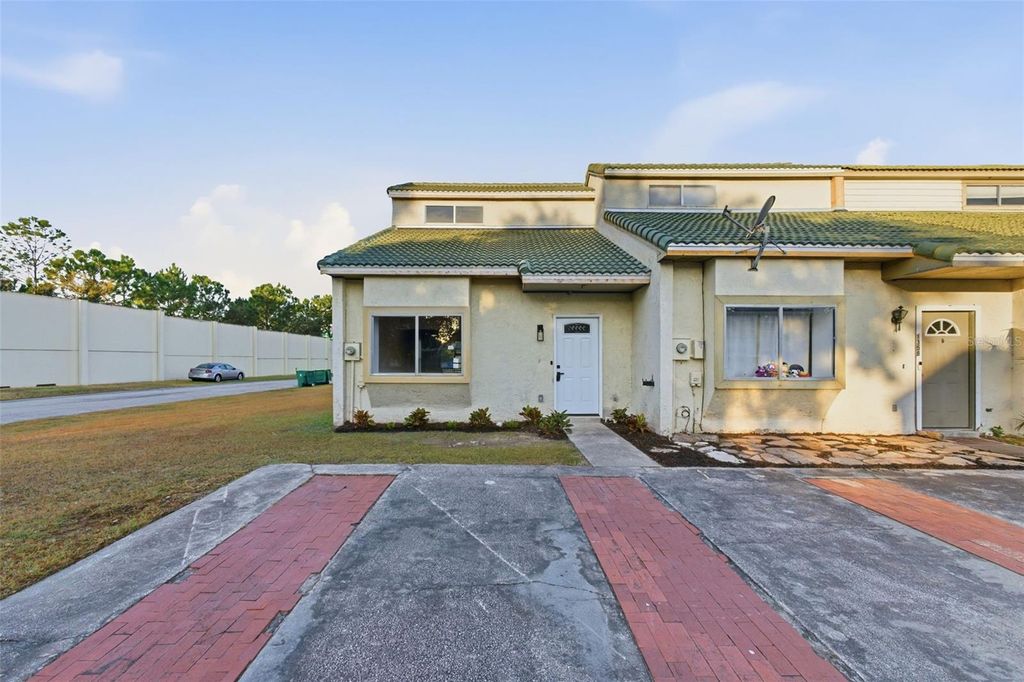 Photo of 1362 Winter Green Way, Winter Garden, FL 34787 (MLS # O6382555)