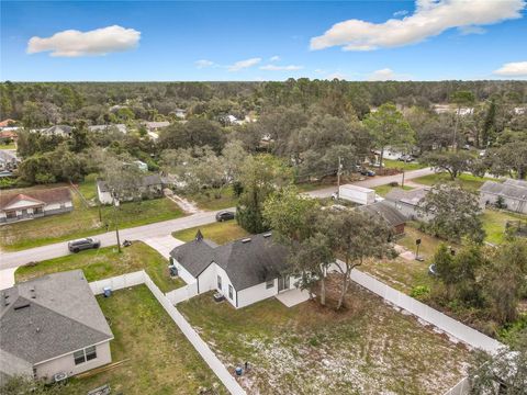 A home in DELAND