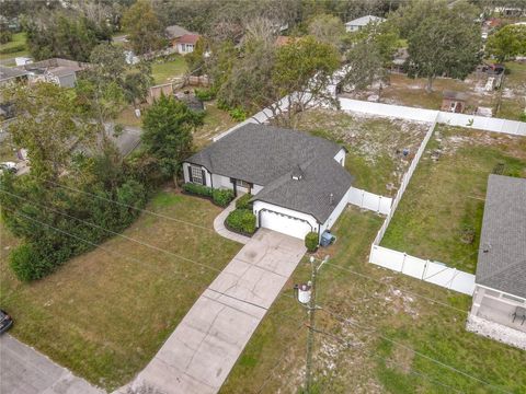 A home in DELAND