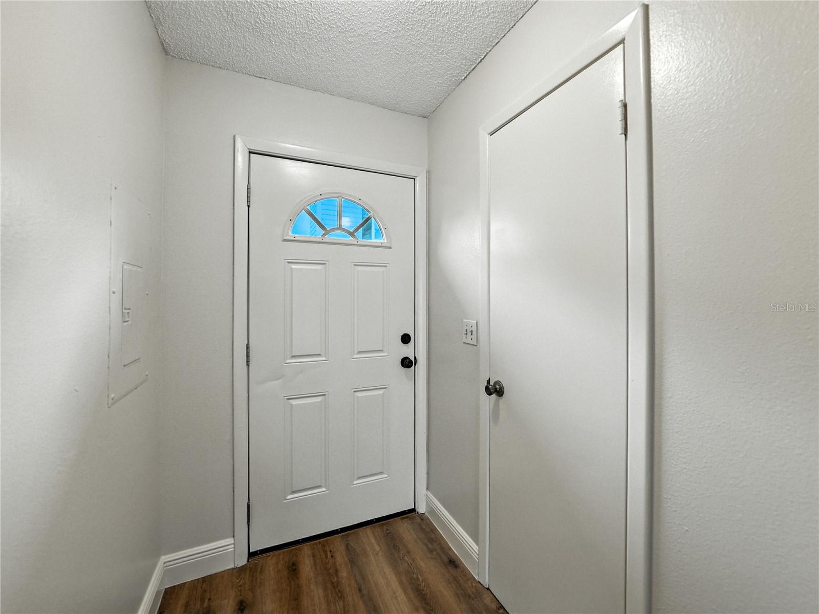 1816 MILL RUN CIRCLE