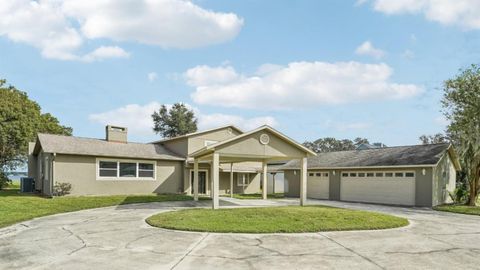 A home in TAVARES