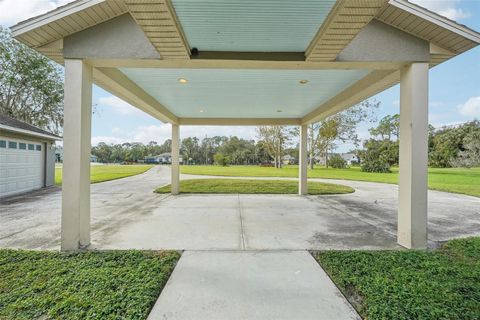 A home in TAVARES