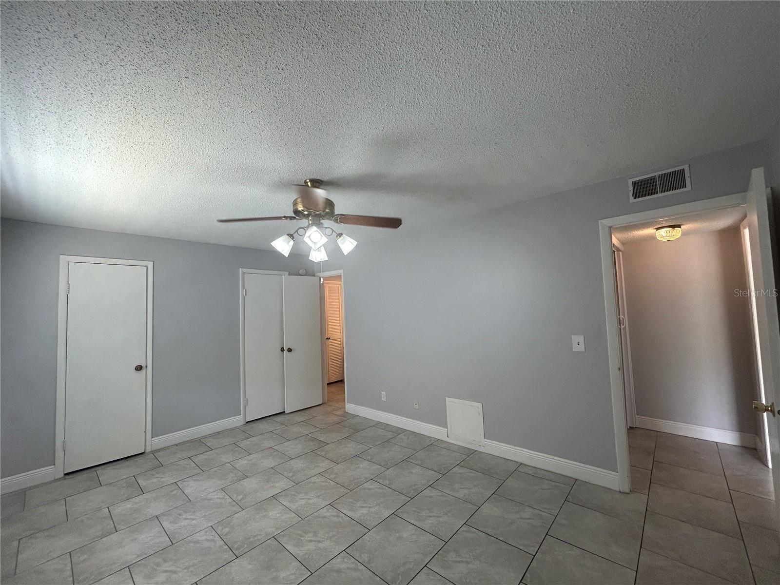 THE GREENS OF TOWNN COUNTRY - Residential Lease