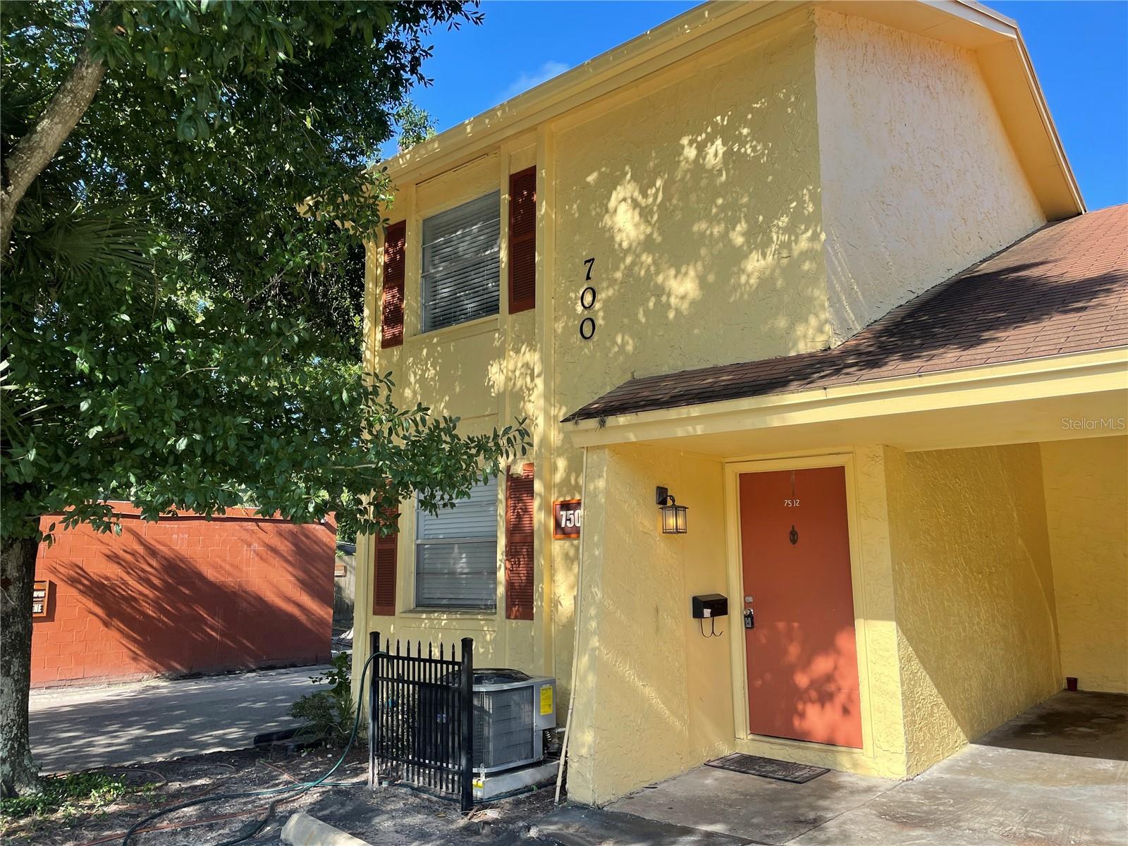 THE GREENS OF TOWNN COUNTRY - Residential Lease