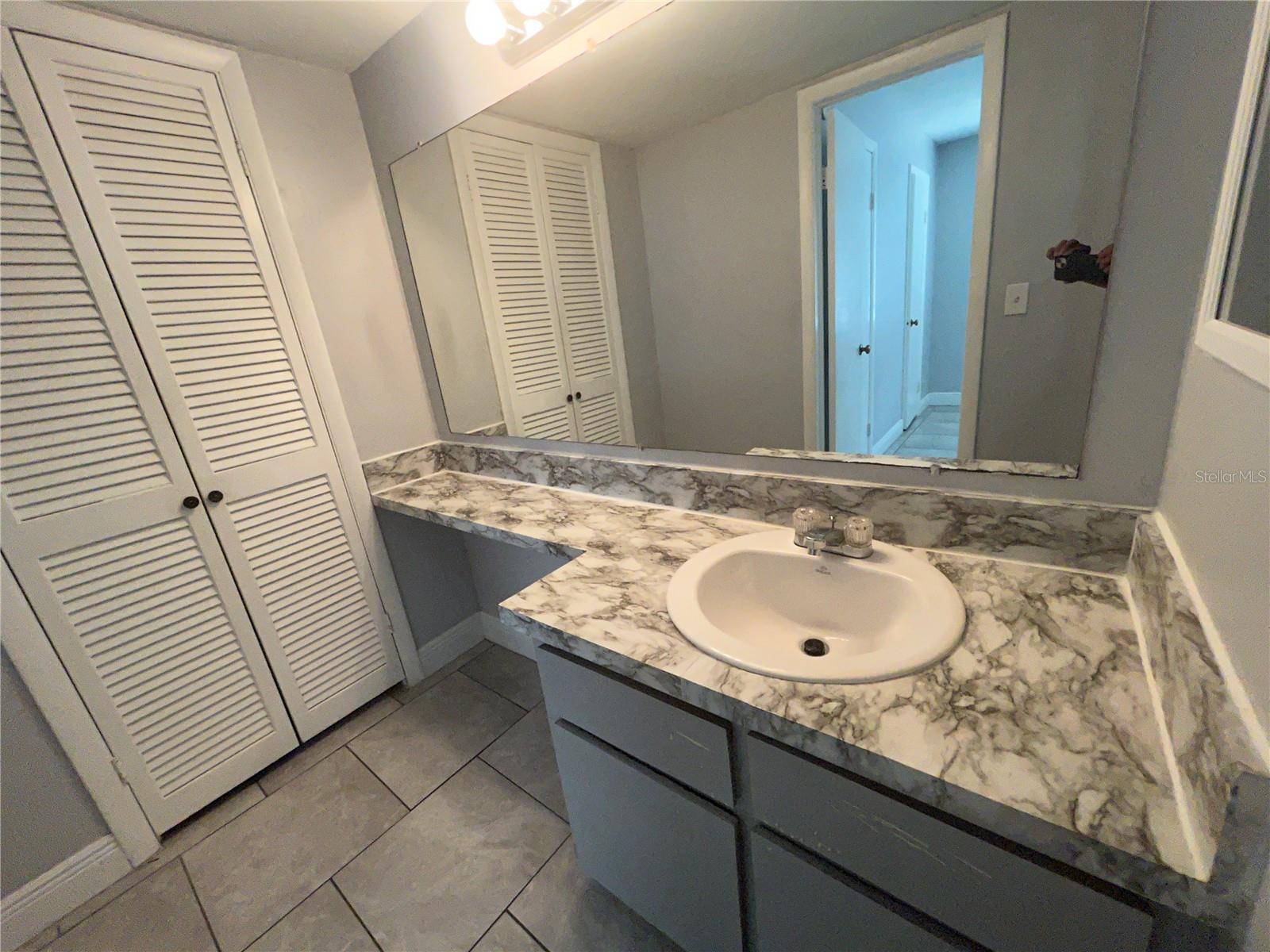 THE GREENS OF TOWNN COUNTRY - Residential Lease