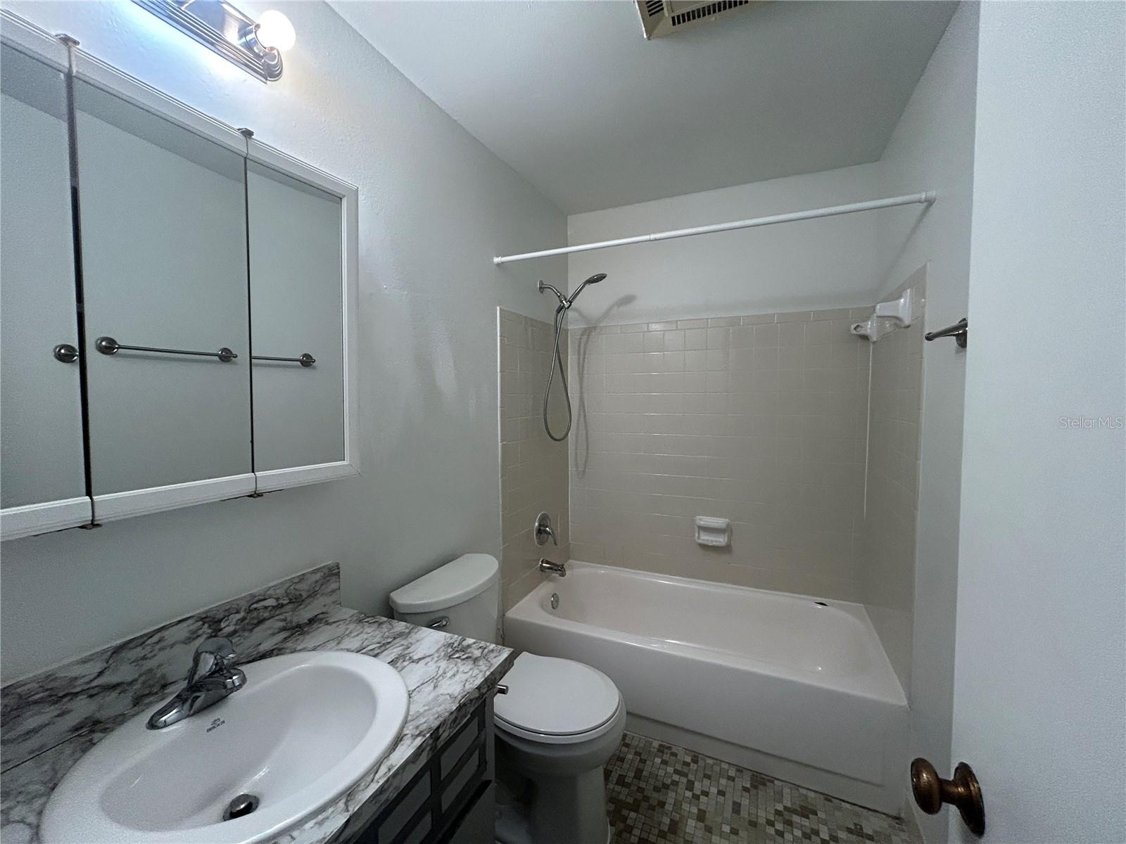 THE GREENS OF TOWNN COUNTRY - Residential Lease