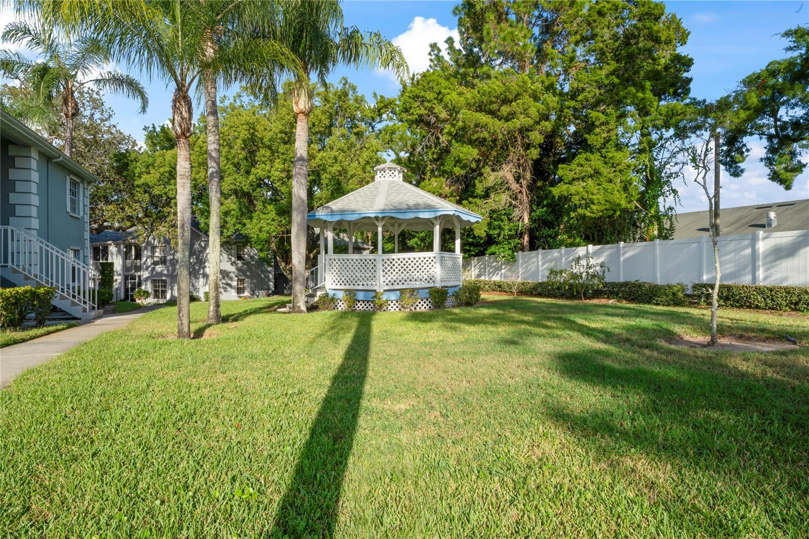 HILLSIDE CONDO - Residential