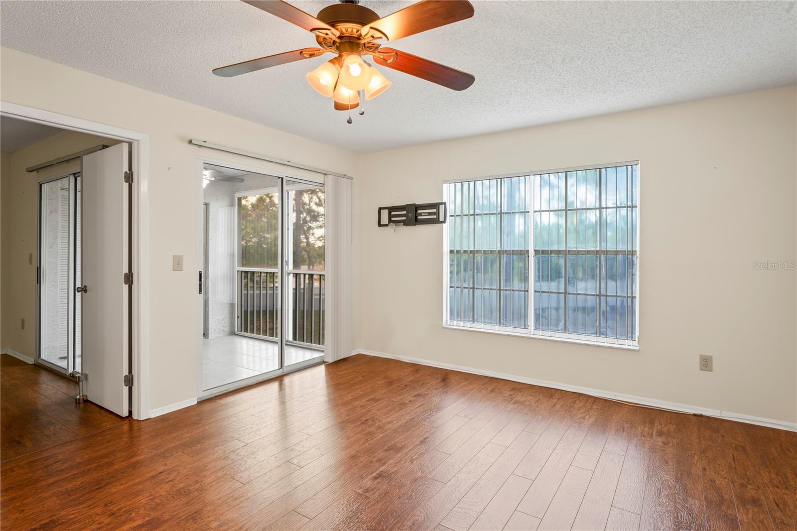 HILLSIDE CONDO - Residential